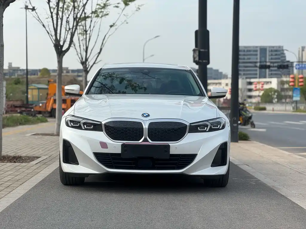 BMW i3 2024 — фото 2