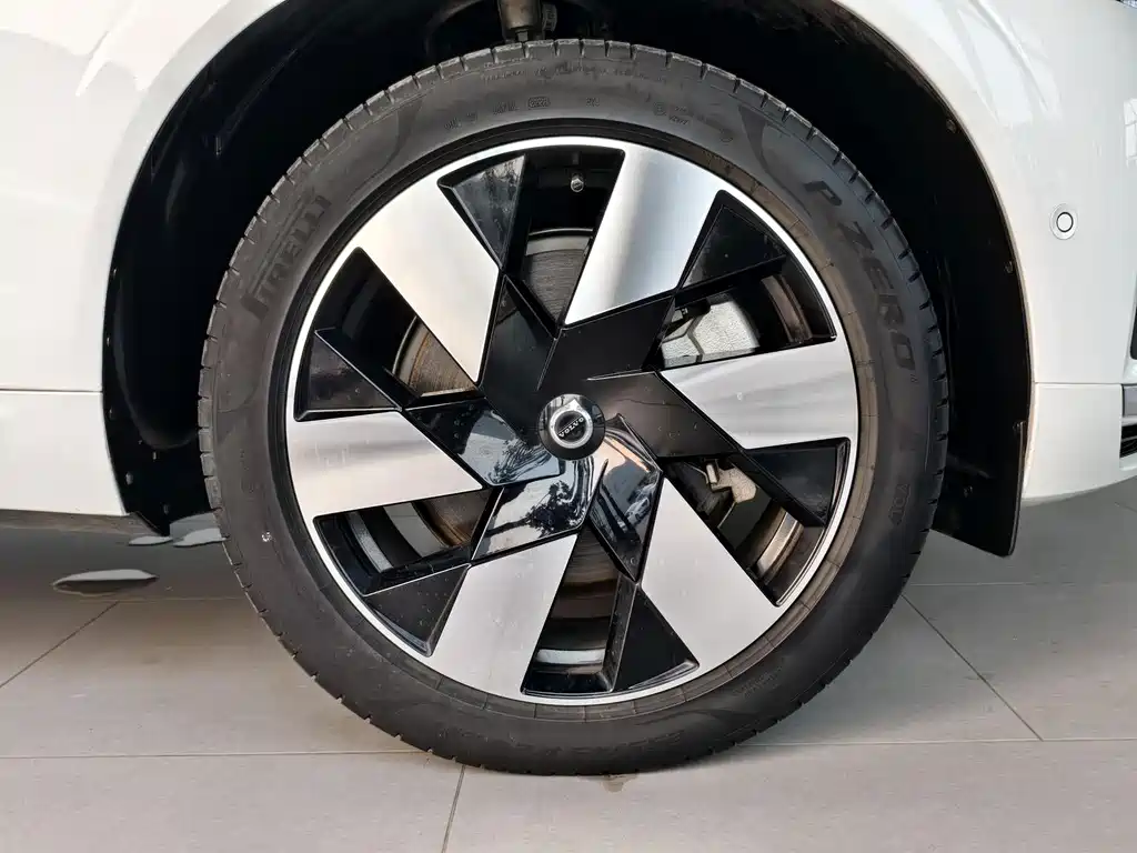Volvo XC60 Plug-In Hybrid 2024 — фото 15