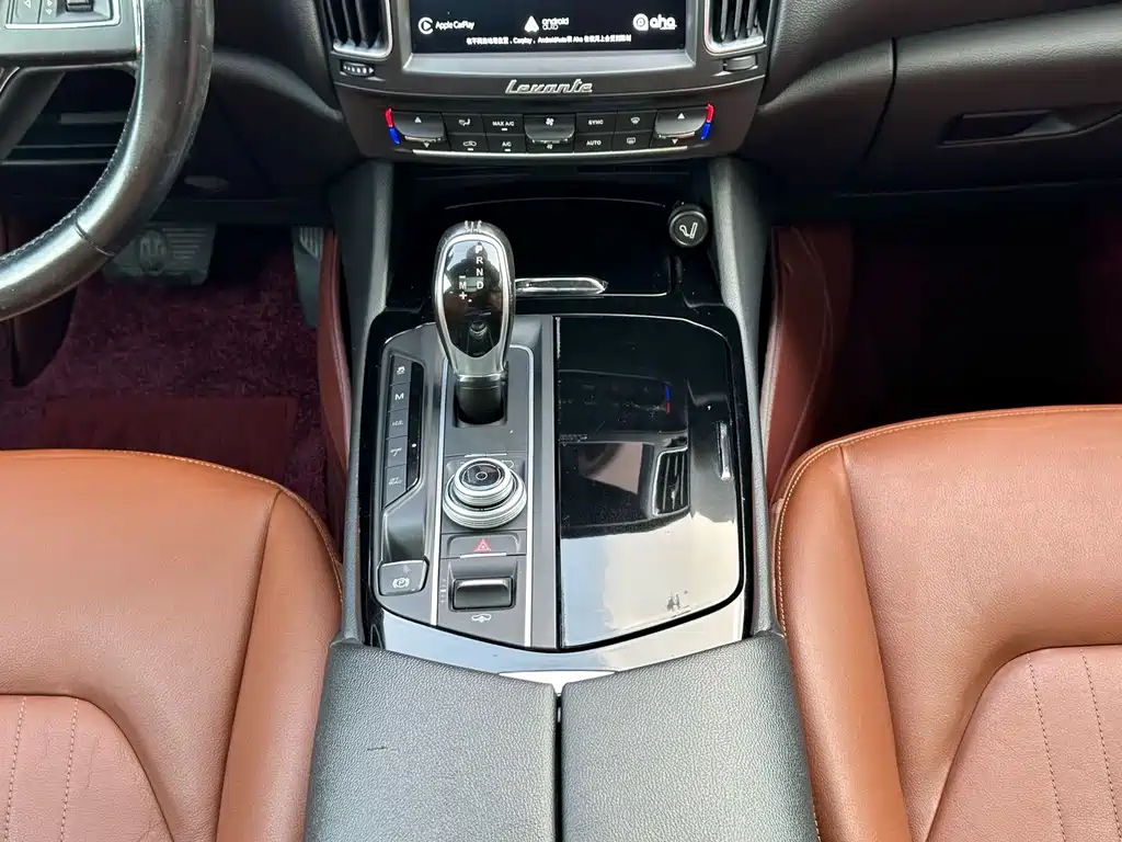 Maserati Levante 2018 — фото 19