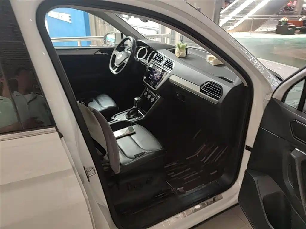 Volkswagen Tiguan L 2020 — фото 25