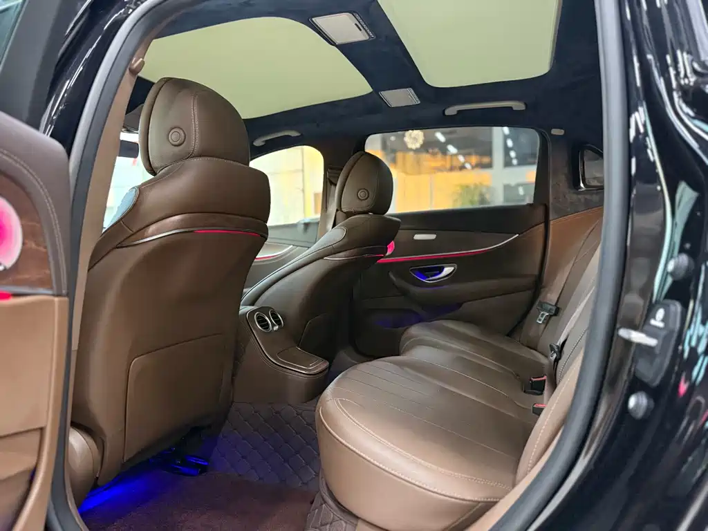 Mercedes-Benz E-Class 2023 — фото 10