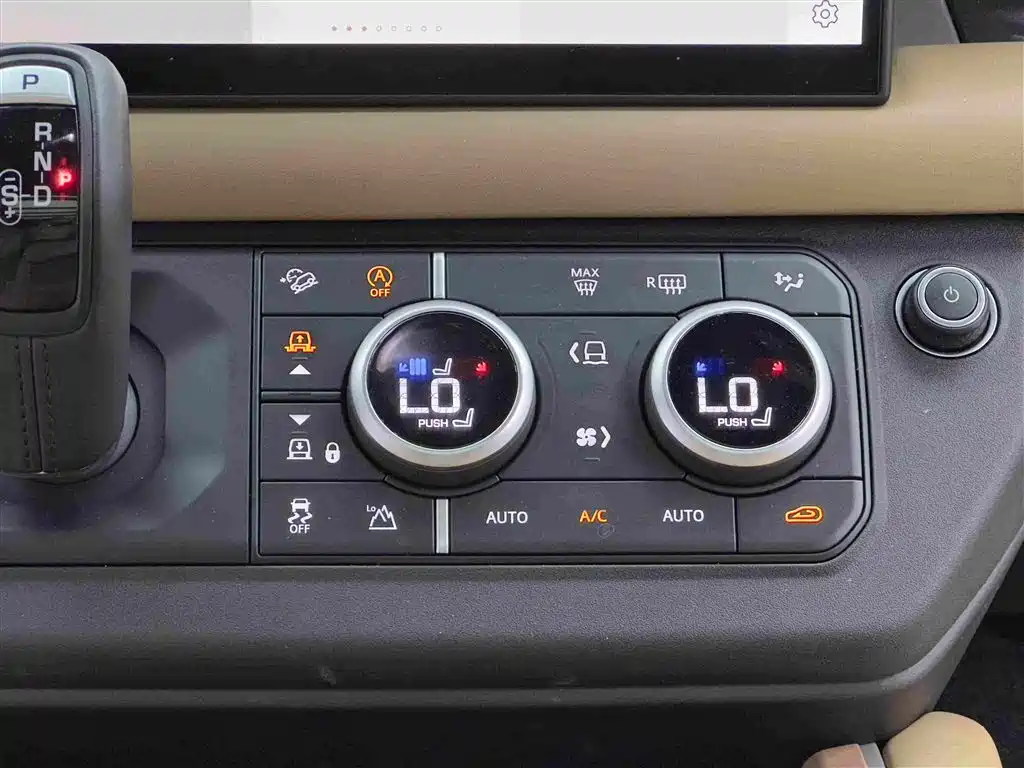 Land Rover Defender 2026 — фото 16
