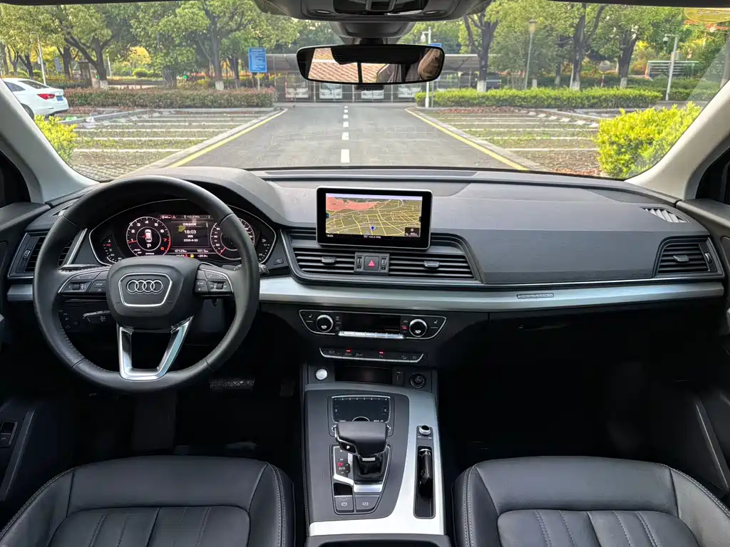 Audi Q5L 2021 — фото 8