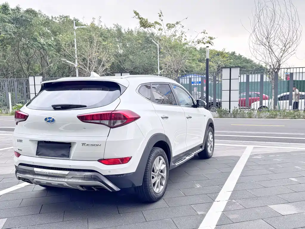 Hyundai Tucson 2016 — фото 9