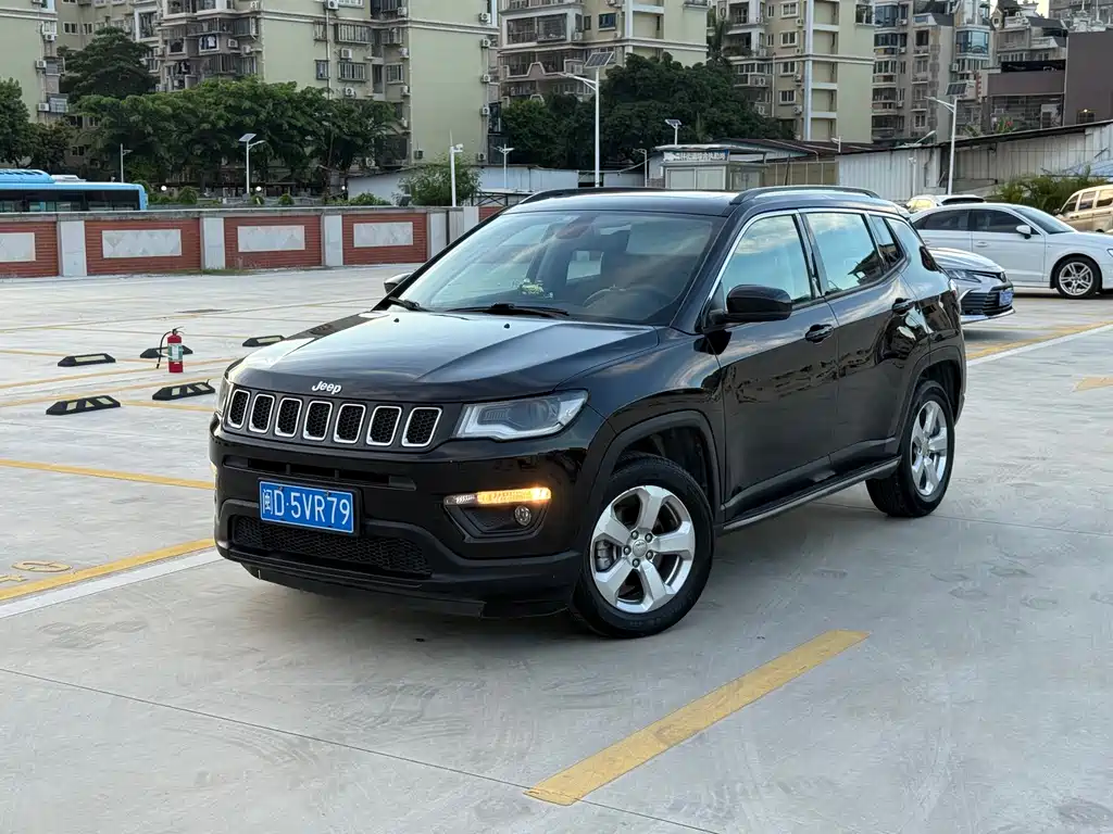 Jeep Compass 2018 — фото 1