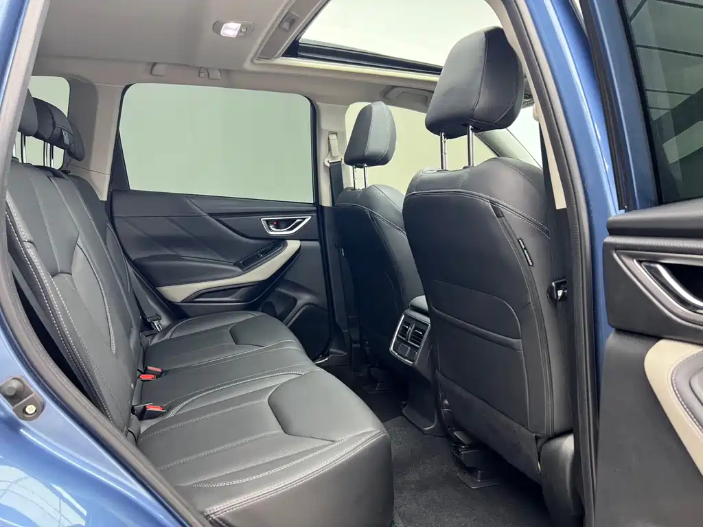Subaru Forester 2023 — фото 10