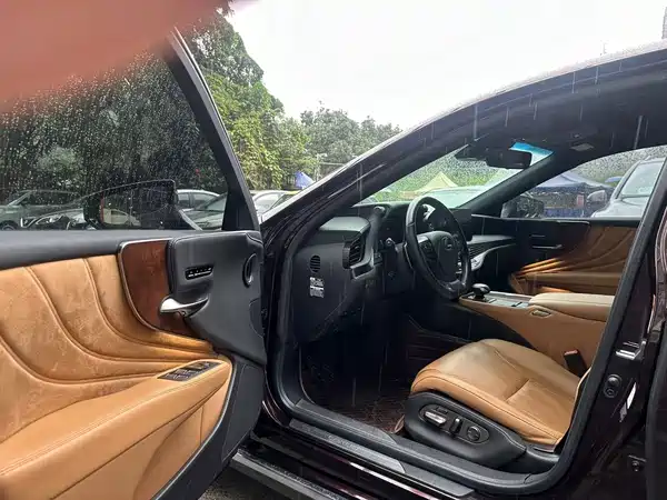 Lexus LS 2021