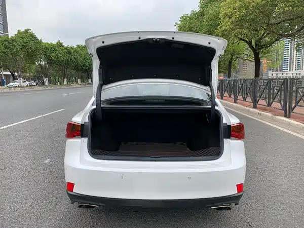 Lexus IS 2017