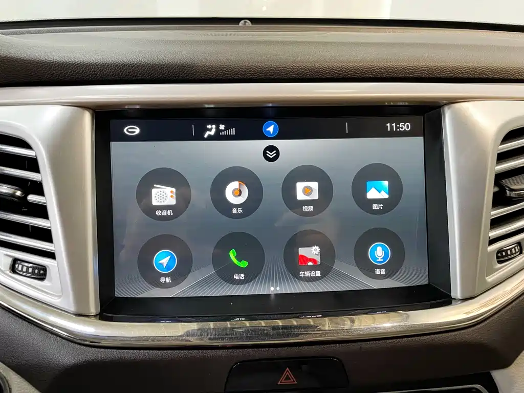 GAC Trumpchi GS8 2017 — фото 21