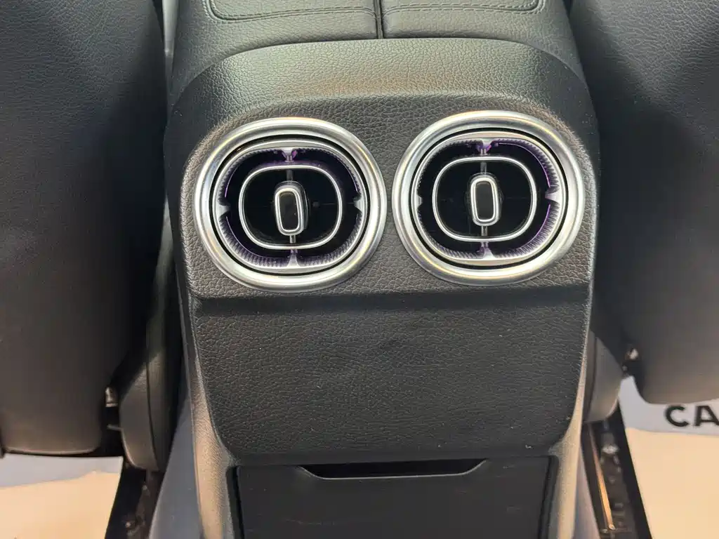 Mercedes-Benz C-Class 2023 — фото 16