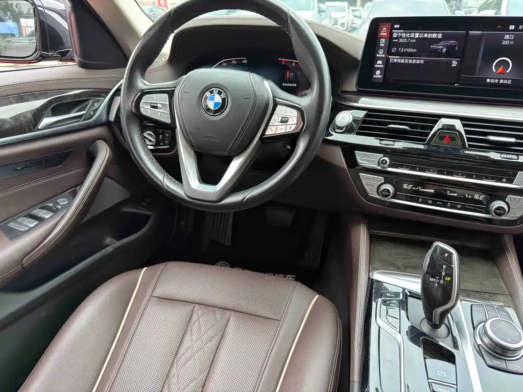 BMW 5 Series 2022 — фото 11