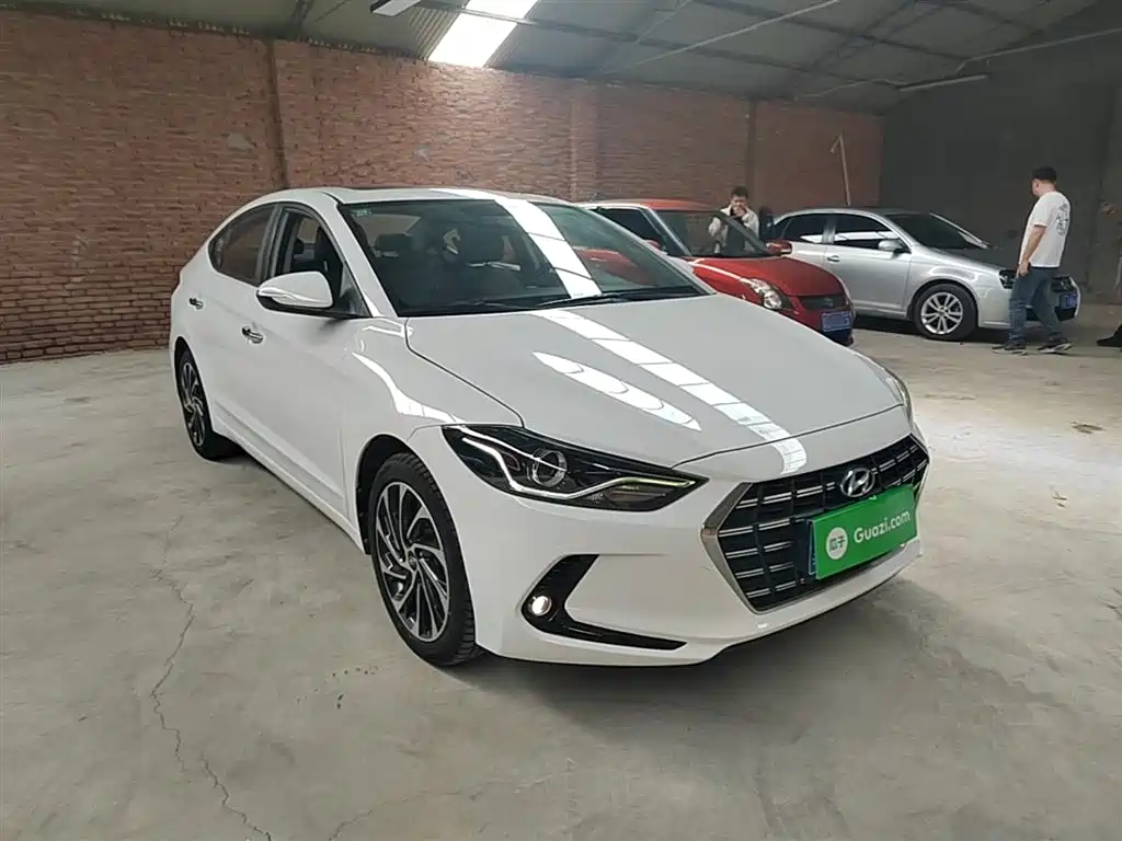 Hyundai Elantra 2020 — фото 4
