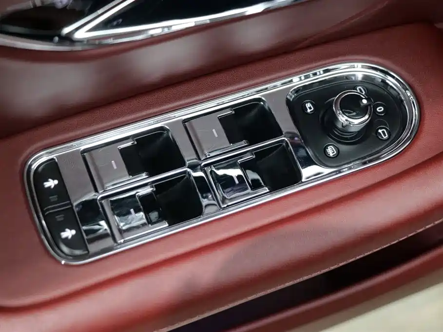 Bentley Flying Spur PHEV 2023 — фото 11