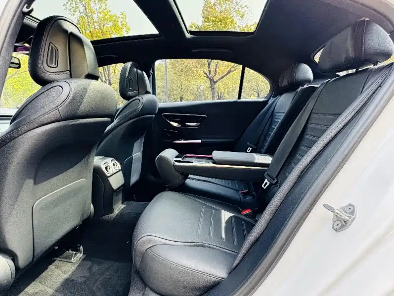 Mercedes-Benz C-Class 2023 — фото 9