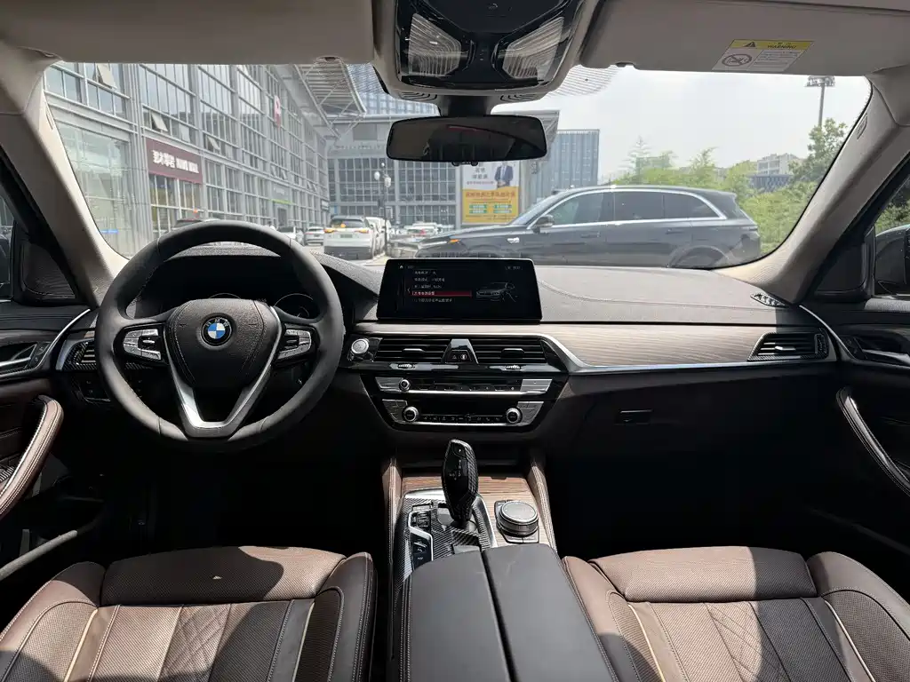 BMW 5 Series New Energy 2019 — фото 13