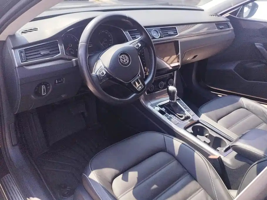 Volkswagen Passat 2016 — фото 12
