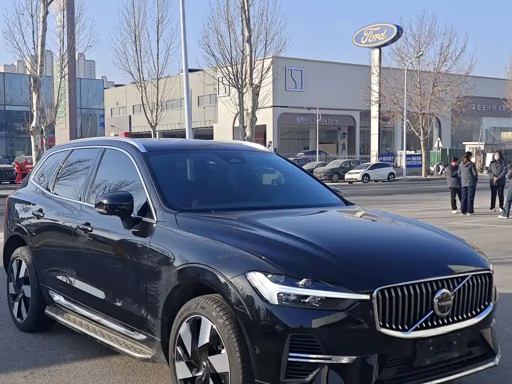 Volvo XC60 PHEV 2024 — фото 1