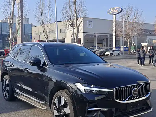 Volvo XC60 Plug-In Hybrid 2025