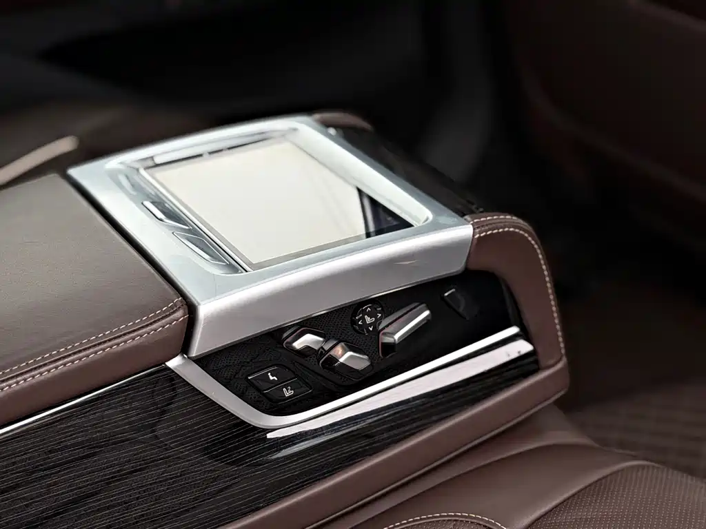 BMW 7 Series 2019 — фото 14