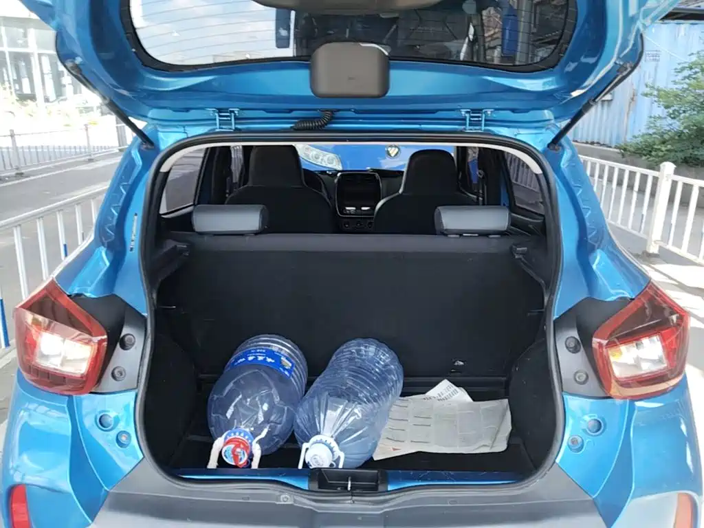 Renault Eno 2021 — фото 19