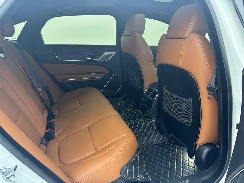 Jaguar XFL 2024 — фото 15