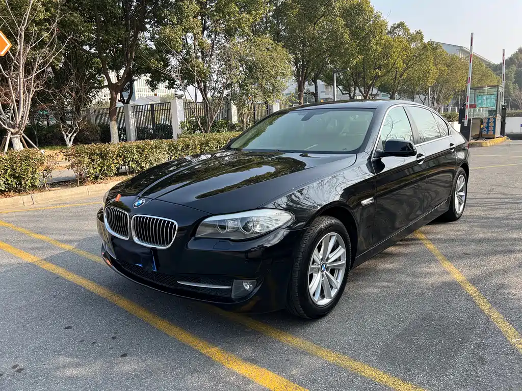 BMW 5 Series 2013 — фото 1