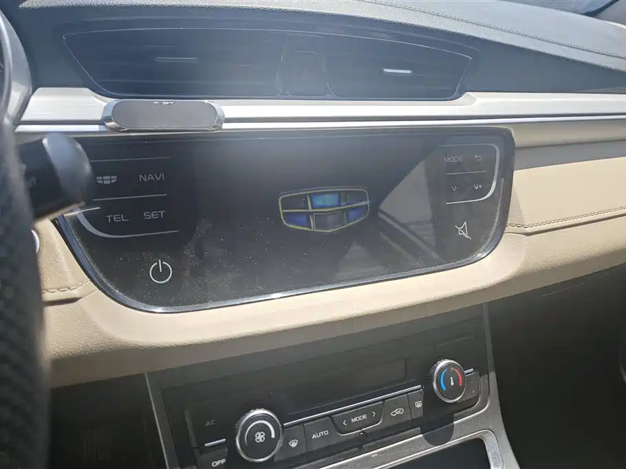 Geely Emgrand 2018 — фото 13