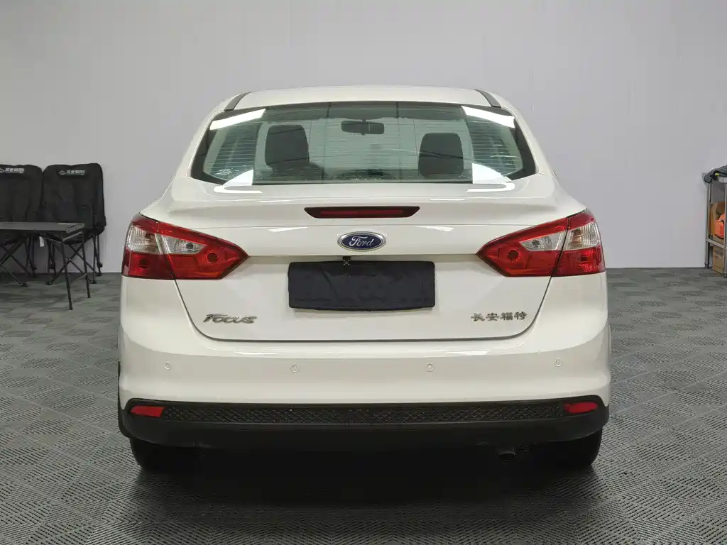 Ford Focus 2015 — фото 5