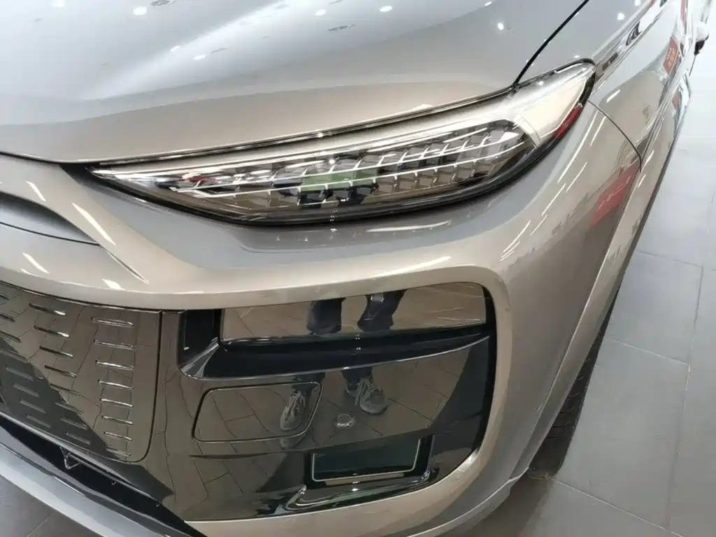 Audi Q6L E-Tron 2025 — фото 18