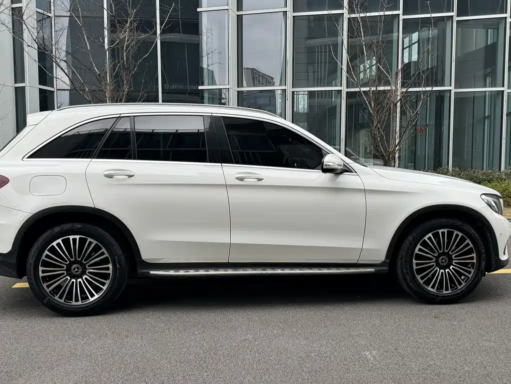 Mercedes-Benz GLC 2018 — фото 12