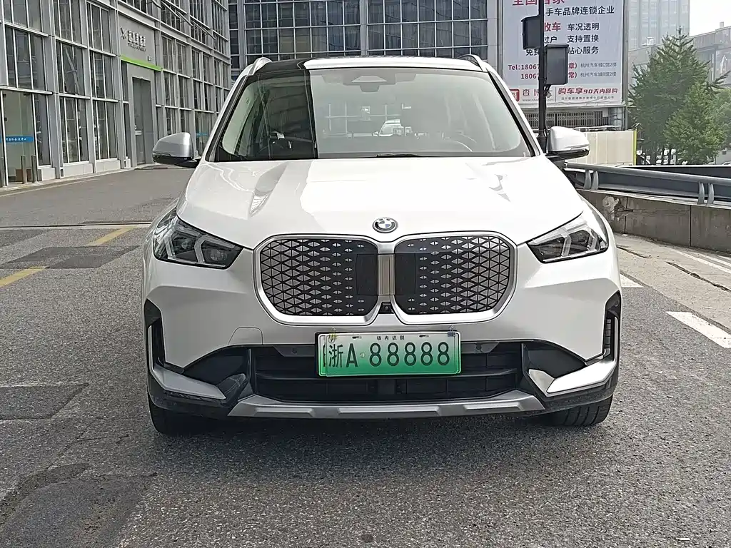 BMW iX1 2023 — фото 2