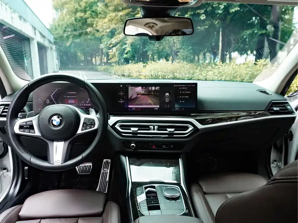 BMW 3 Series 2023 — фото 12