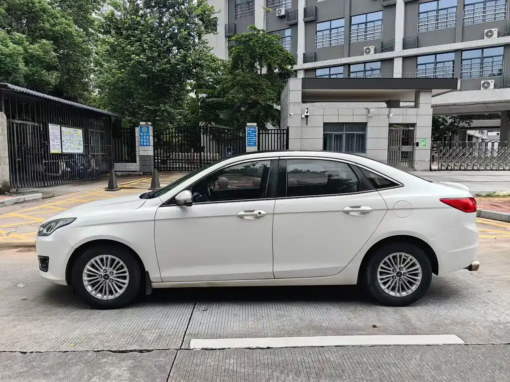 Ford Escort 2015