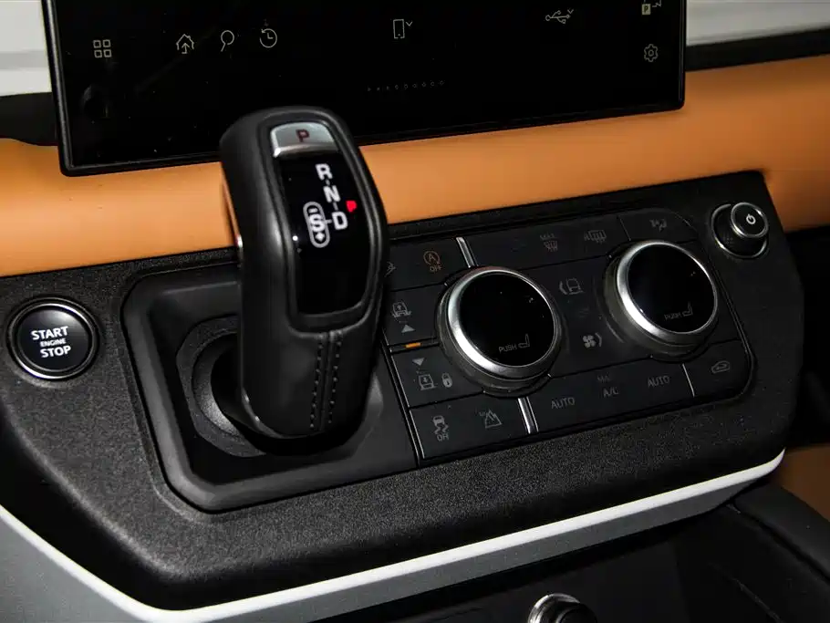 Land Rover Defender 2023 — фото 20