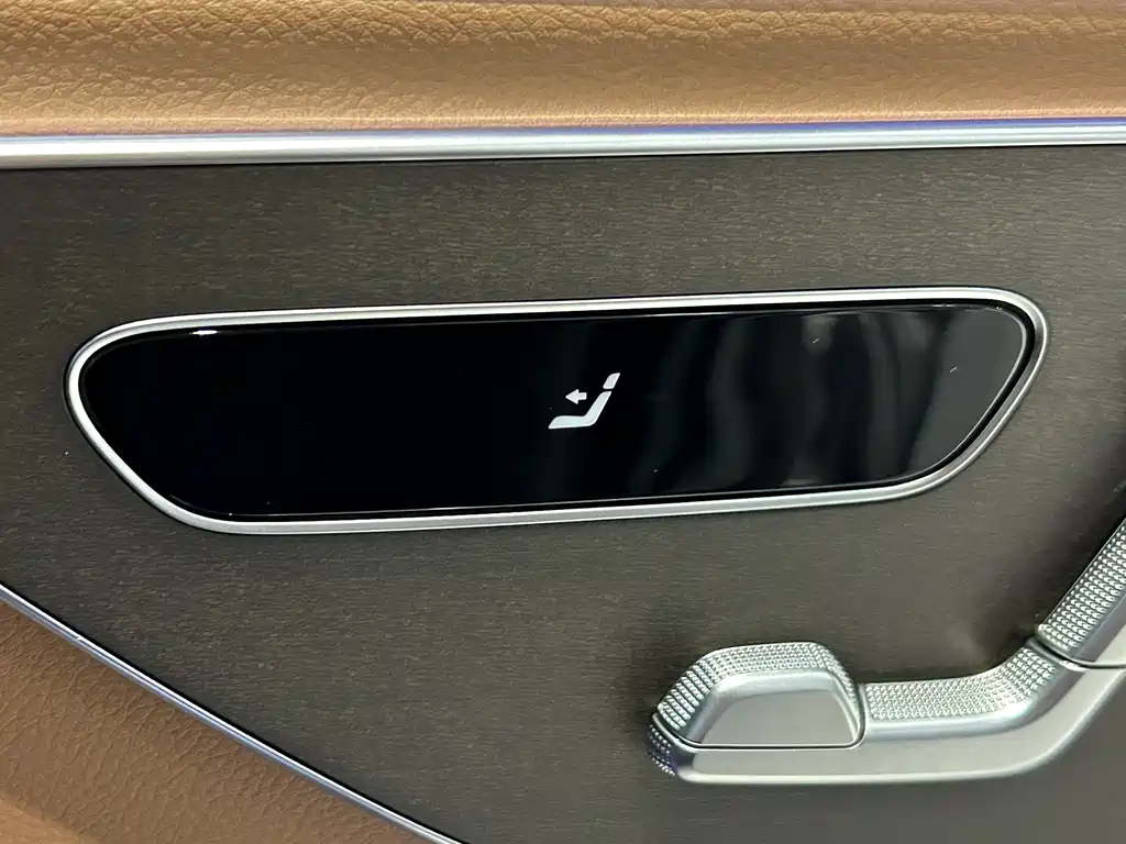 Mercedes-Benz E-Class 2025 — фото 26