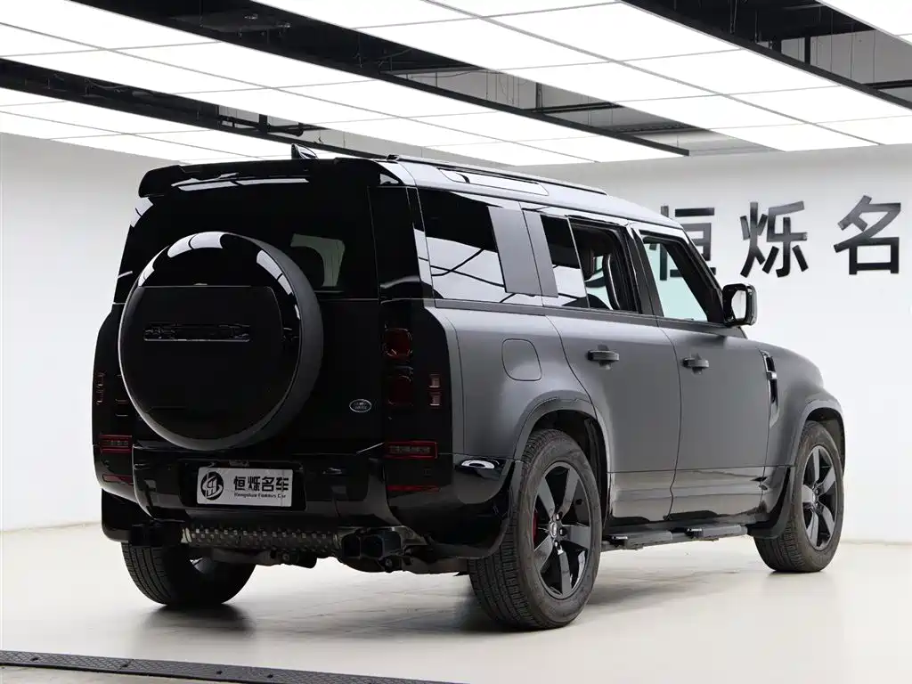 Land Rover Defender 2024 — фото 28