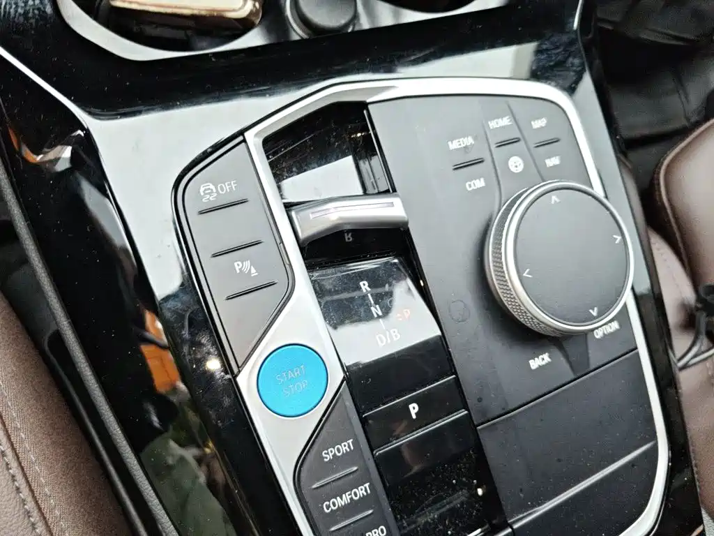 BMW iX3 2024 — фото 10