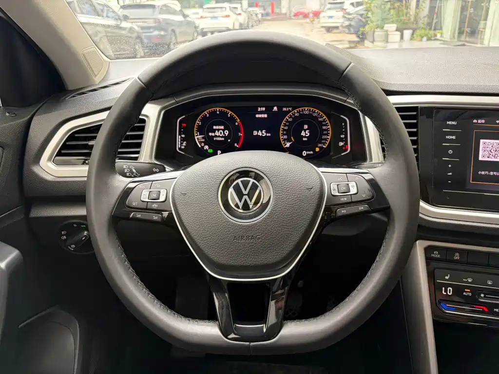 Volkswagen T-Roc 2023 — фото 14