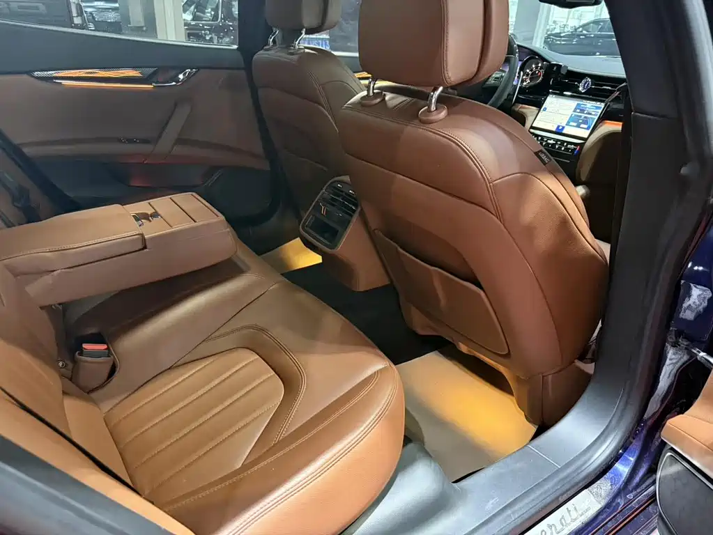 Maserati Quattroporte 2015 — фото 11