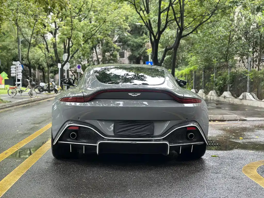 Aston Martin V8 Vantage 2020 — фото 3