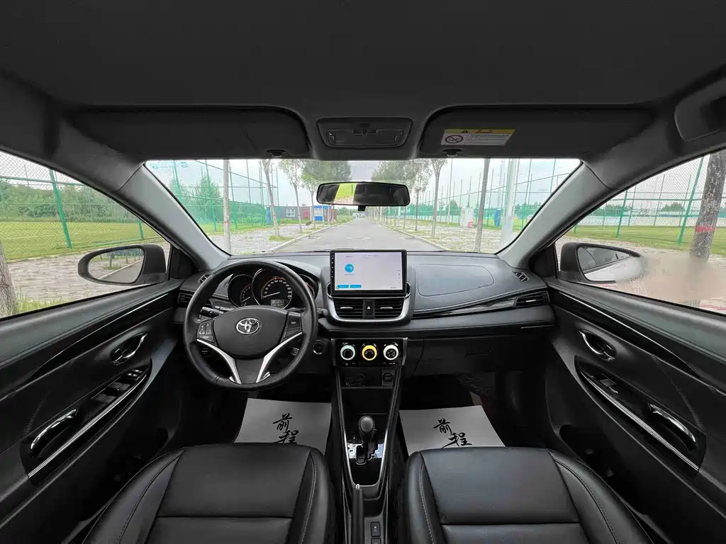 Toyota Yaris L 2022 — фото 9