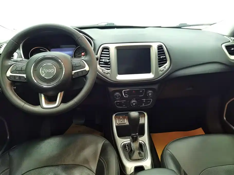 Jeep Compass 2017 — фото 12