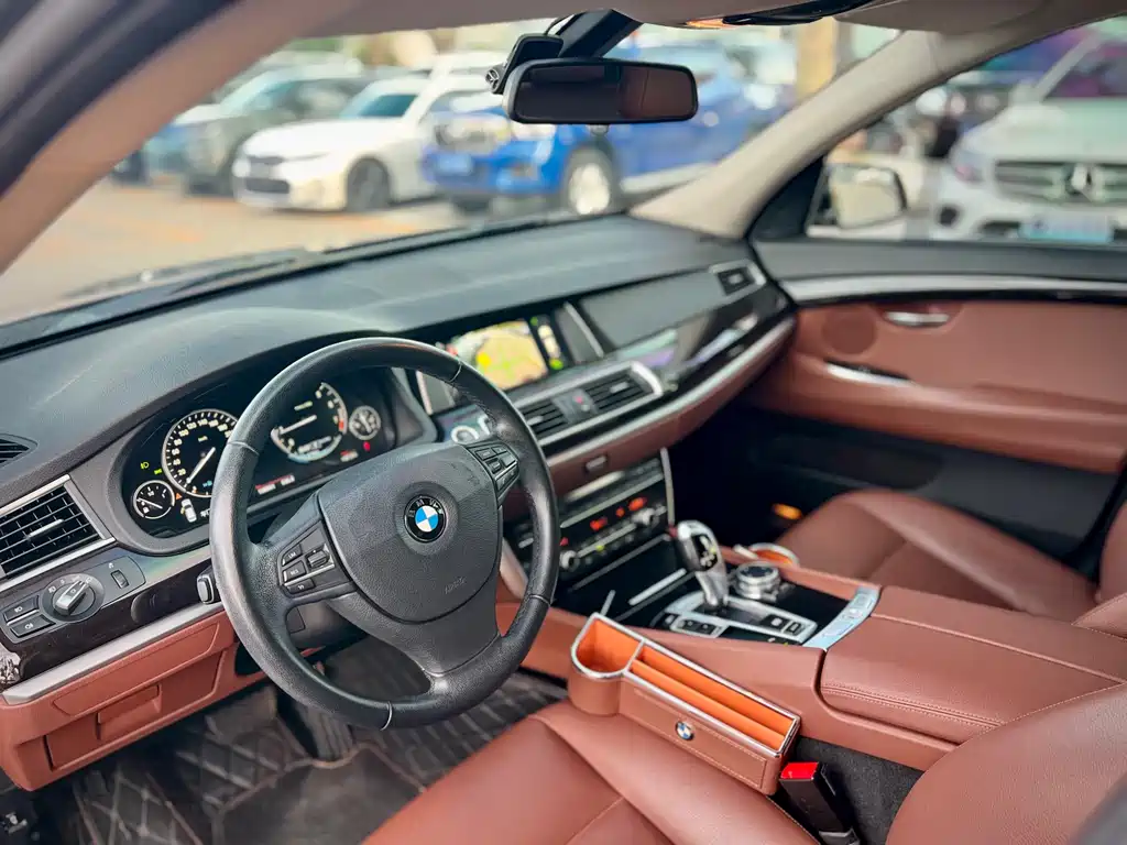 BMW 5 Series GT 2016 — фото 8