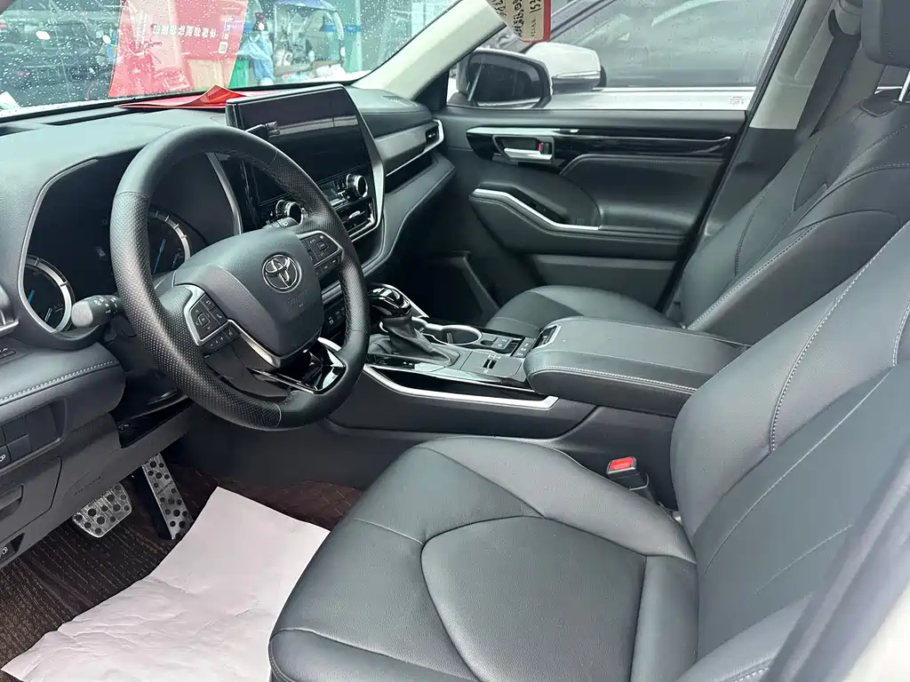 Toyota Highlander 2022 — фото 11