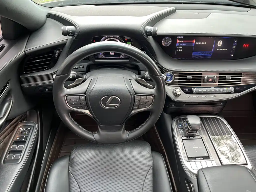 Lexus LS 2019 — фото 14