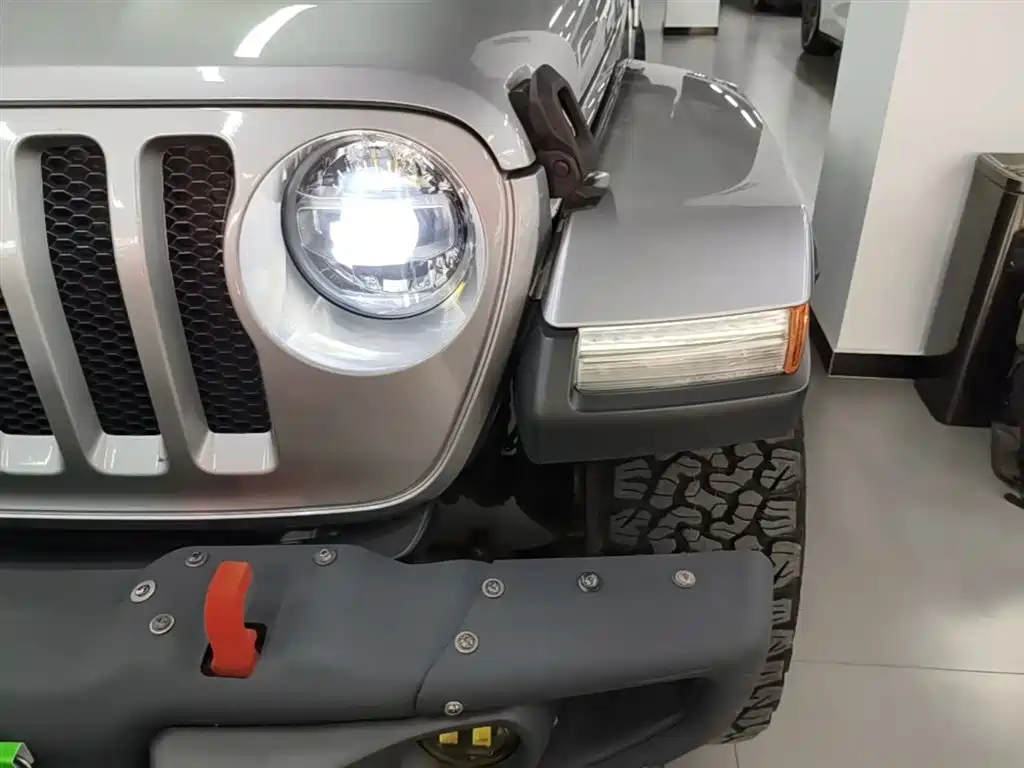 Jeep Wrangler 2020 — фото 24