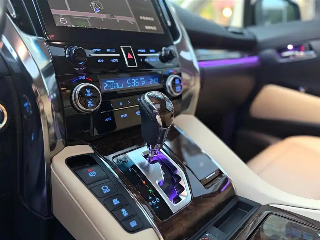 Toyota Alphard 2021 — фото 12