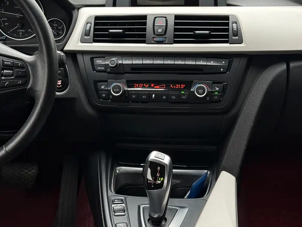 BMW 3 Series 2015 — фото 22