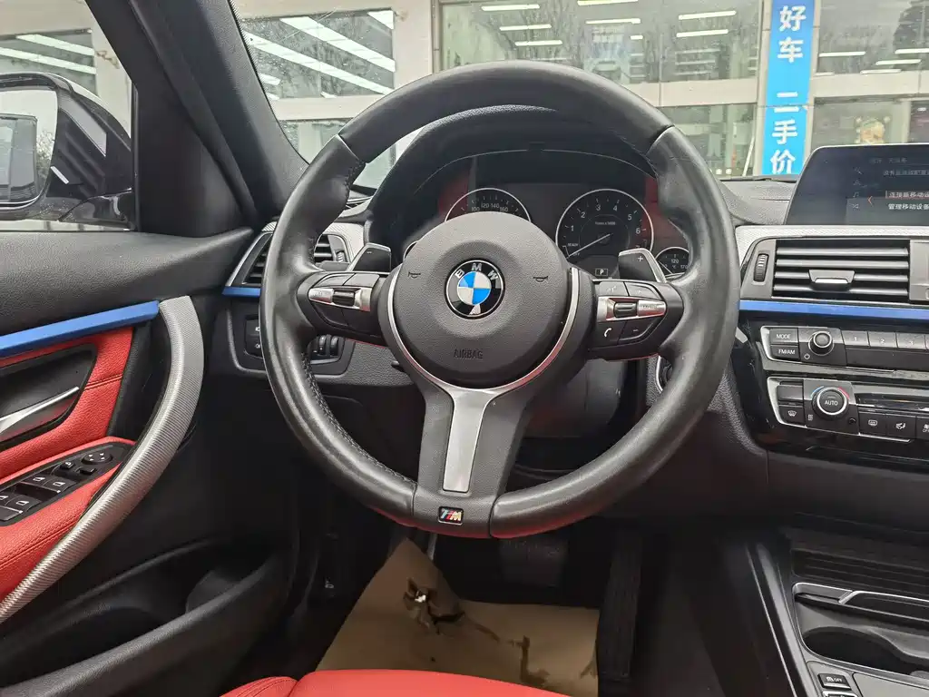 BMW 3 Series 2019 — фото 10