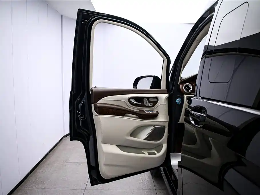 Mercedes-Benz V-Class 2019 — фото 11